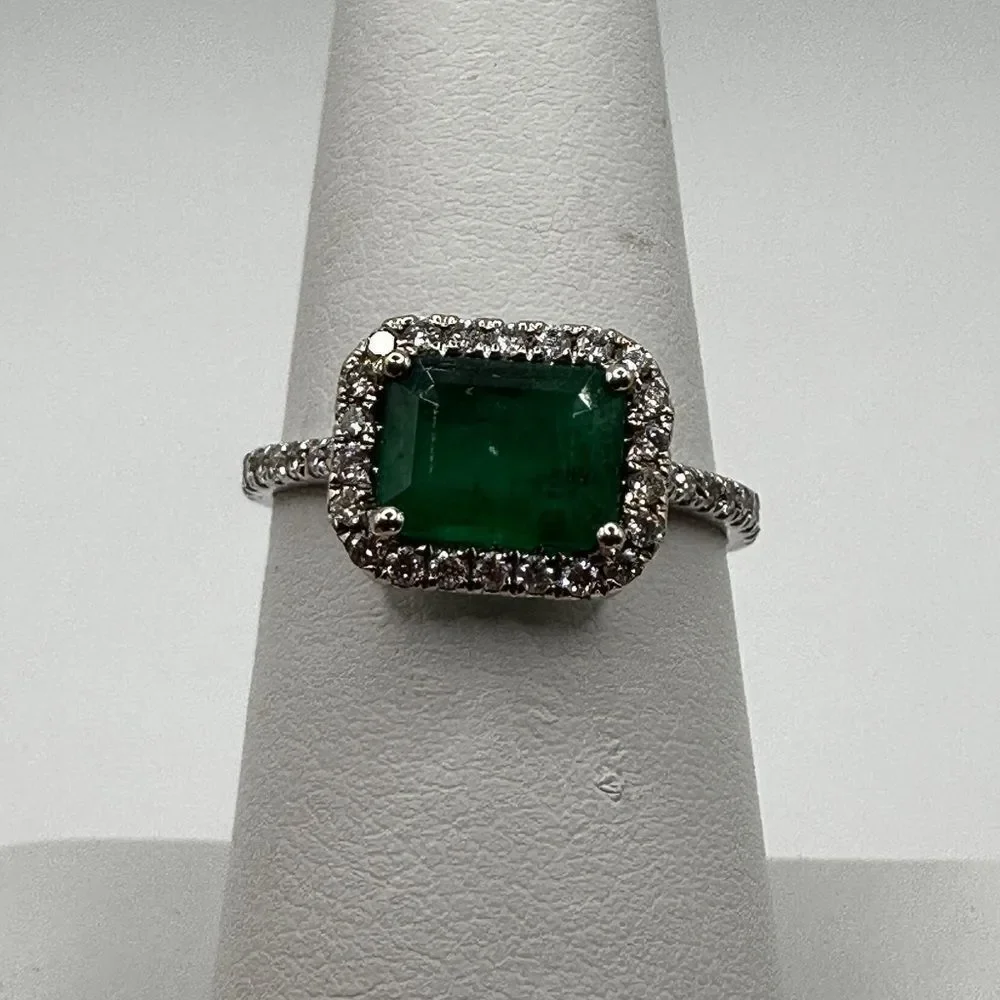 NWT 1.21ct emerald with‎ halo of diamonds all set in 14k white gold!